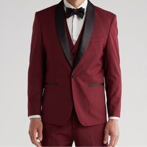Berragamo Elegant Burgundy Blazer‎ with Black Satin Accents C40